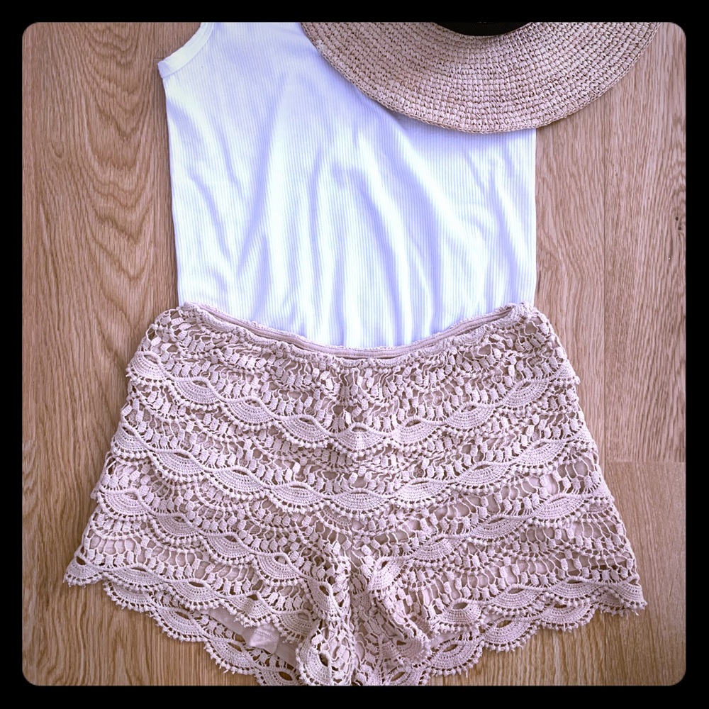 BeBe crochet shorts small beige